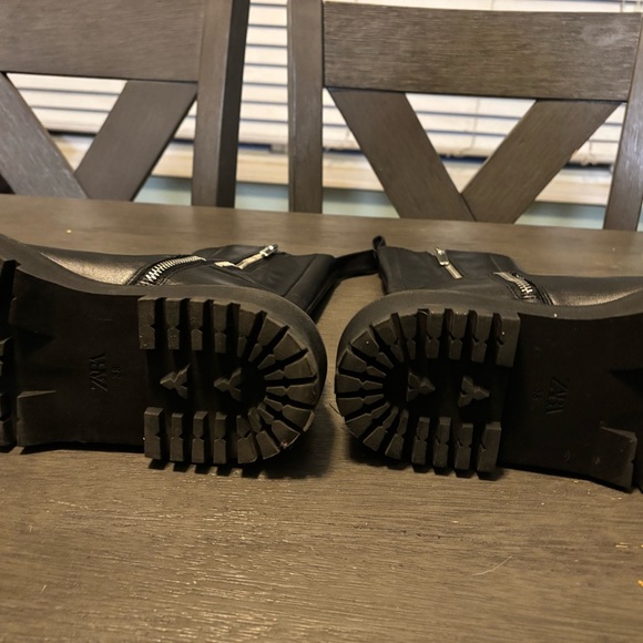 Zara Black Ankle Boots Women's Size 7.5 Track Sole Zip-up - Picture 15 of 15